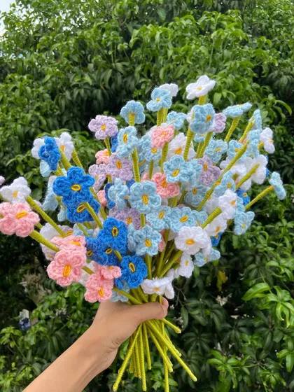 A handful of pastel forget-me-not stems, one of my cutest flower types.