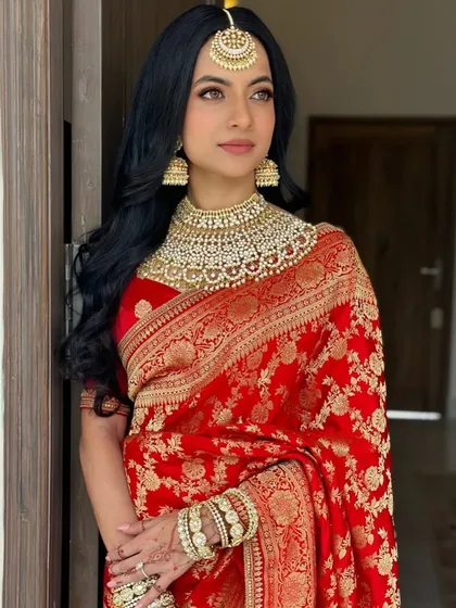 A close-up of the bride's timeless look, where the soft waves add a touch of grace.