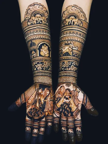 A beautiful family portrait mehndi, showing the bride with her family on both palms, a truly special way to honor loved ones.