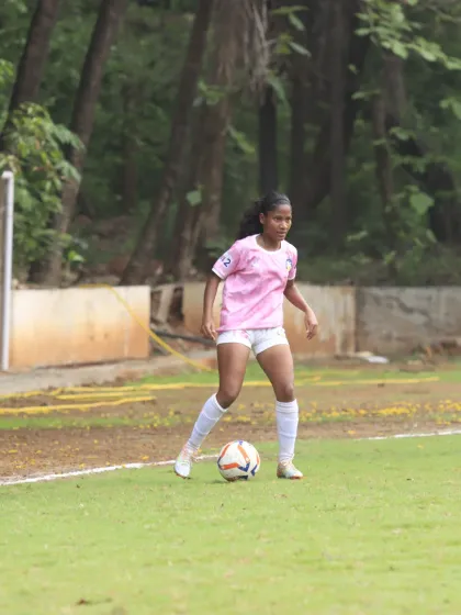 A player in control, looking for the perfect pass during a competitive game.