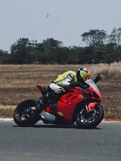An instructor on a Ducati Panigale, pointing out the line for students to follow. This kind of on-track guidance is a core part of our training.
