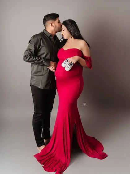 A slightly different angle from the same session, showing the dad-to-be's tender kiss. It’s these small, loving gestures that make a maternity photoshoot so special.