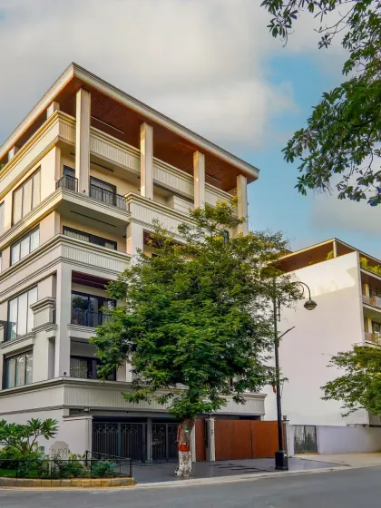 Presenting a stunning neo-classical facade for a 390 sqyd corner plot in Rosewood, Gurgaon. I used clean, straight lines and subtle classical details to create a building that feels both bold and effortlessly elegant.