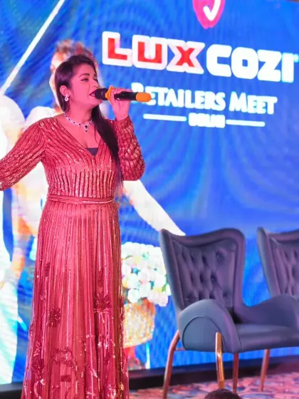 Addressing the retailers and dealers of Lux Industries. Clear and confident communication is key to delivering your brand's message effectively.