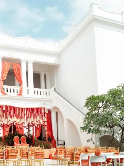 We believe in making a grand first impression. For this wedding, we designed a majestic mandap with cascading strings of red and white flowers, set against the classic architecture of the venue, creating a regal and timeless atmosphere for the ceremony.