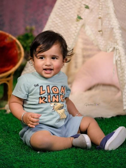 This gallery displays the versatility of our garden and teepee sets. From lush green turf and floral backgrounds to cozy lace teepees and wicker chairs, you can create the perfect indoor "outdoor" shoot.