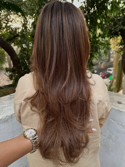 A much-needed color refresh. This transformation shows how I can take dry, frizzy, and faded hair and turn it into a smooth, beautifully toned, and healthy-looking style.