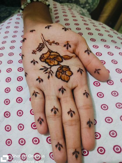 A minimalist floral design for Eid, with a central flower and delicate leaves scattered on the palm.