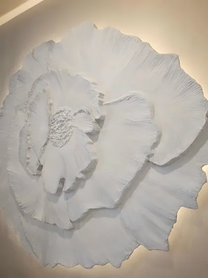 We created this massive 3D floral installation under a tight 4-day deadline for a client's housewarming. Weighing over 40 kgs, this piece is a testament to teamwork and our commitment to turning impossible challenges into beautiful art.
