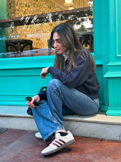 A candid moment from my day out. This outfit was comfortable enough to sit on the steps and just enjoy the winter sun.
