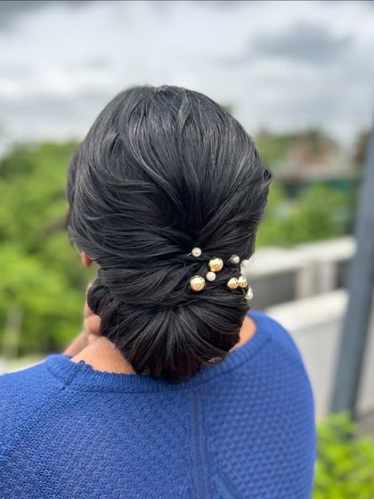 Dakshayini - Hairstyling Academy & Workshops Elegant Buns & Updos photo 3