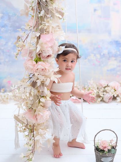 A delicate and airy portrait by our floral swing. The soft, dreamy quality of the light and colors creates a truly ethereal image.