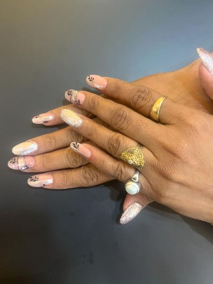 An elegant and abstract hand-painted design. This look combines a neutral base with black detailing and gold and silver glitter accents.