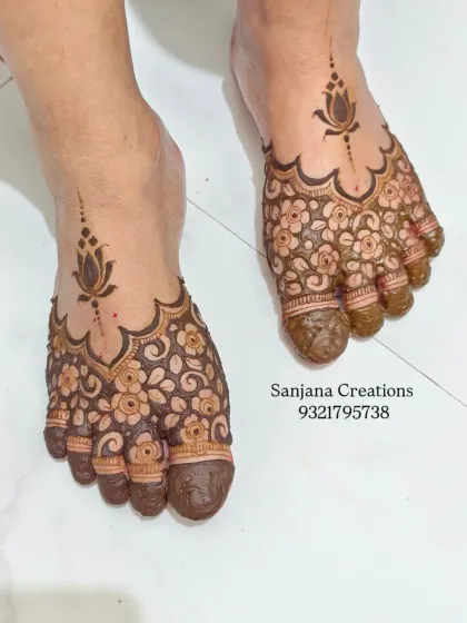 Another angle of the fresh floral foot mehndi design.