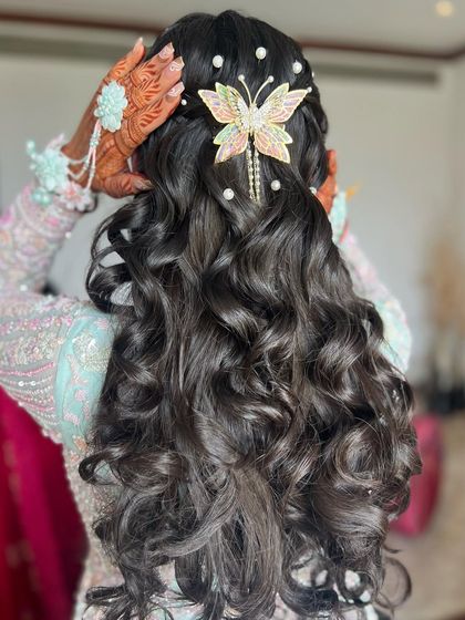 The details of this hairstyle, with delicate pearls scattered through the soft curls.