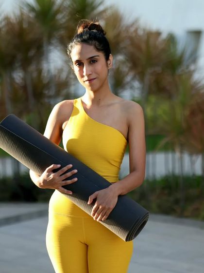 These pictures are from my first trimester. I had a major FOMO of getting pictures clicked while I was still lean, knowing my body would soon change.