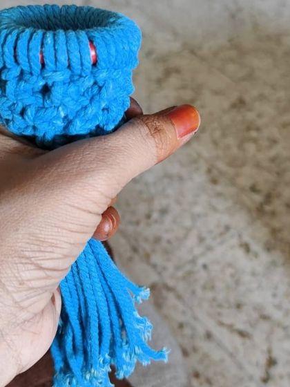 This bright blue mini plant hanger is another inspiring piece from a student. The knot work is so neat.