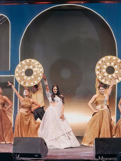 The bride's sister stealing the show with a powerful performance. We used CO2 jets and large, illuminated props to give her solo act a grand, concert-like feel.