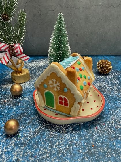 No Christmas is complete without a gingerbread house! These mini gingerbread house cookies are intricately decorated and almost too cute to eat.