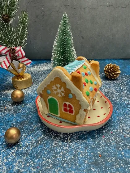No Christmas is complete without a gingerbread house! These mini gingerbread house cookies are intricately decorated and almost too cute to eat.