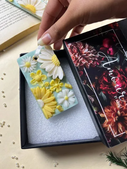 Meet 'Sunshine', my handcrafted floral wax sachet with a delicate jasmine fragrance. It's a little piece of sunshine to brighten your day.