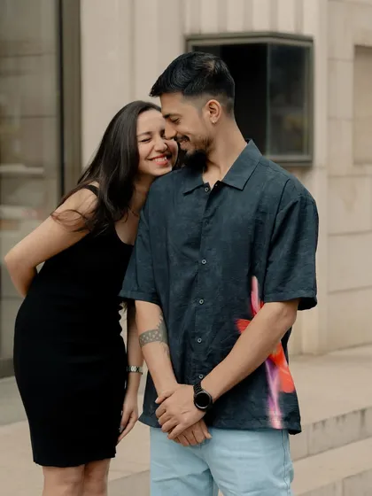 A sweet, candid moment during a city photoshoot. I encourage couples to interact naturally, which is how I capture these genuine smiles and gentle whispers that truly reflect their relationship.