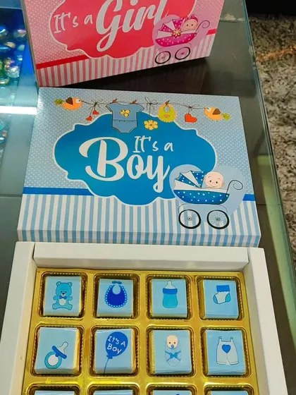 Here is the 'It's a Girl' version of my custom chocolate announcement box, next to the 'It's a Boy' one. I can create these in any quantity you need to share your wonderful news.