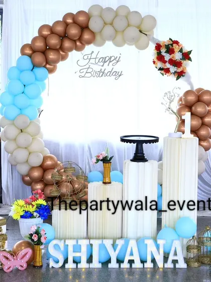 A stylish ring decoration with brown, aqua, and cream balloons. This is a very modern and unique color combination that looks very sophisticated.