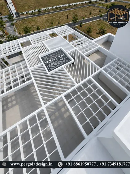 A duplicate of image 75, showing the impressive geometric framework.