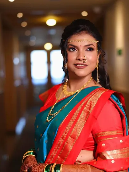 A modern take on a traditional look. The bride's open hairstyle is perfect for a pre-wedding ceremony, paired with soft, natural glam makeup.