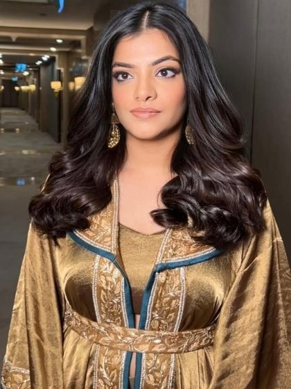 Effortless and beautiful. These bouncy, open curls give so much life and movement, perfect for any party where you want to look naturally glamorous.