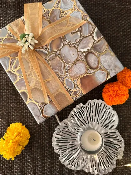 A silver floral T-light holder paired with an agate-print gift box. The combination of textures and patterns makes this a very stylish and modern gift.