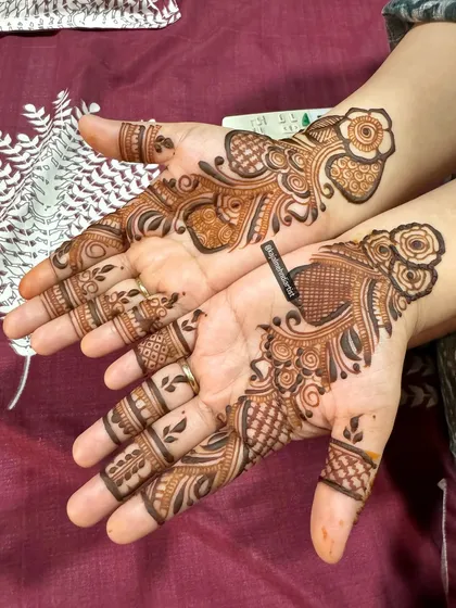 The beauty of Arabic henna lies in its flowing, elegant patterns. Here, I've created a design with bold floral and paisley motifs that gracefully adorn both hands, perfect for guests, bridesmaids, or any festive party.