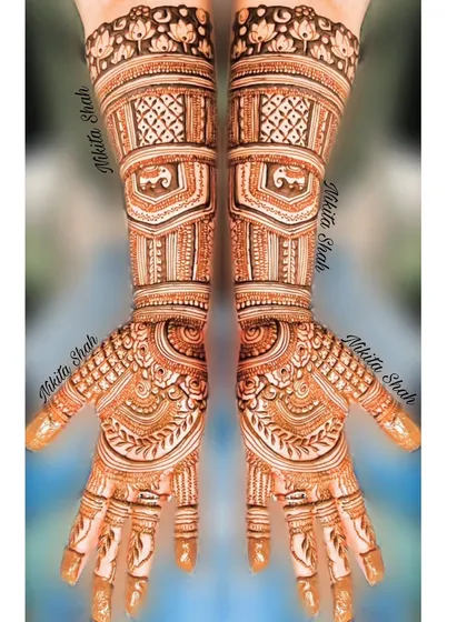 Full-coverage Indian henna with elephant motifs. The symmetrical patterns create a very balanced and aesthetically pleasing design.