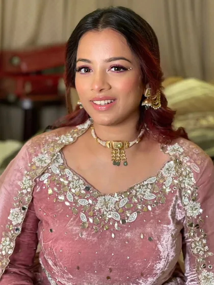Gorgeous is an understatement. This client's pink velvet outfit is paired with a beautiful pink eyeshadow and a touch of sparkle.