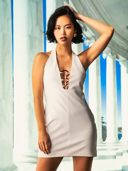 A classic architectural backdrop, created with projection. This shot shows how to achieve a clean, sophisticated look by balancing the bright, open background with precise lighting on the model.
