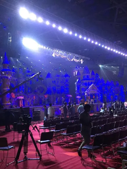 A behind-the-scenes look at the scale of the Golden Petal Awards production. You can see the complex lighting rigs and camera cranes needed to capture the massive castle stage, highlighting the technical execution required for a flawless live broadcast event.