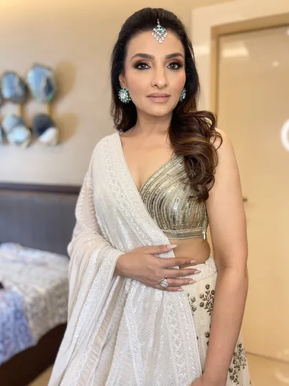 A glamorous look featuring deep, side-parted waves. This Hollywood-inspired hairstyle is perfect for a cocktail party or reception.