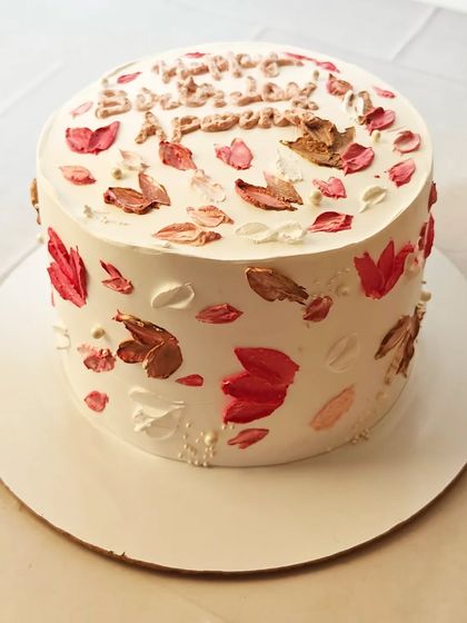 Elegant Buttercream & Floral Designs photo 19