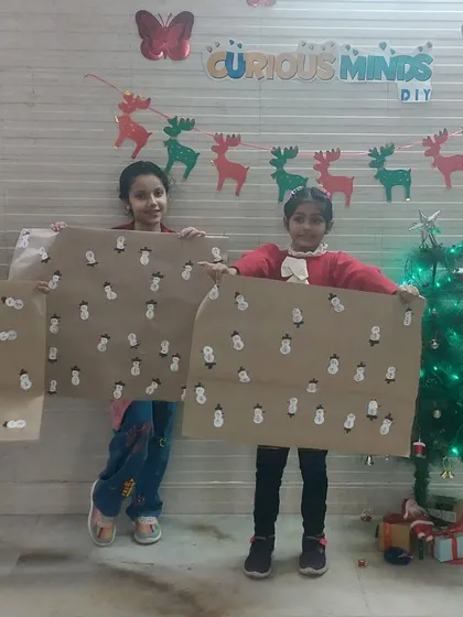 The festive season is my favourite time for workshops. Here are some of my students showing off the custom snowman-themed wrapping paper they created for their Christmas presents.
