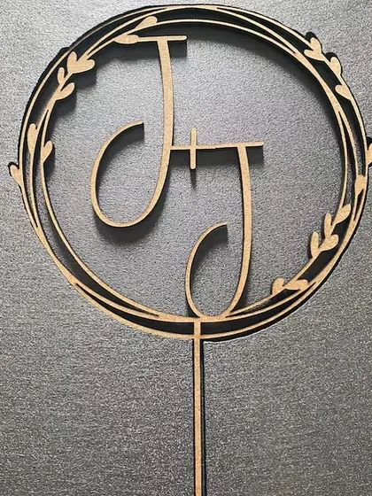 A "J+J" initial topper in a simple wreath, another elegant option for couples.