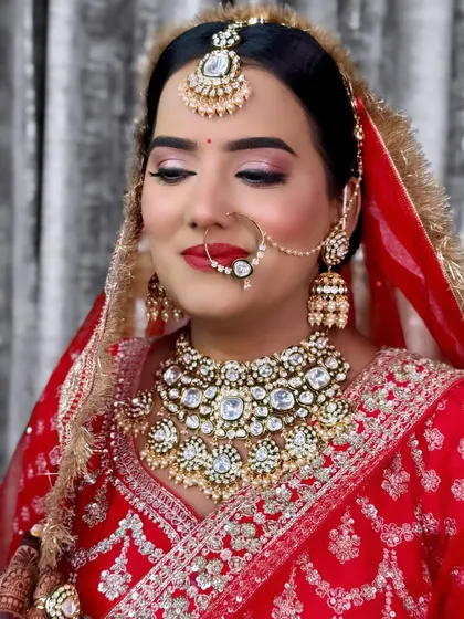 A close-up of the eye makeup for this red bride. The soft shimmer on the lids and perfectly defined liner make her eyes pop.