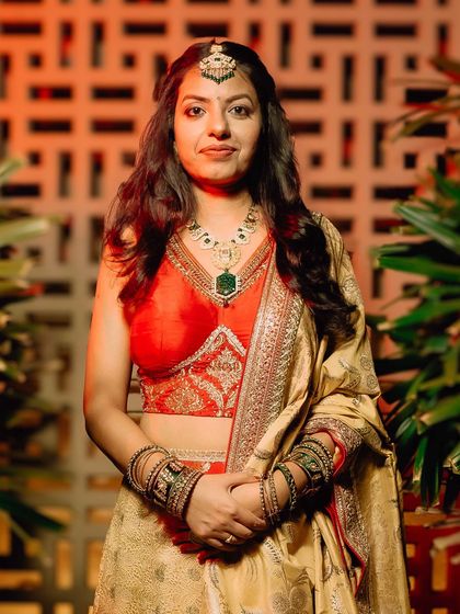 A full look at bride-to-be Ira in her stunning pre-wedding ensemble. The layered necklace and maang tikka create a complete, regal look that is both traditional and eco-conscious.