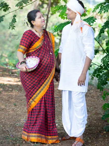 Embracing your roots with a traditional Marathi-style maternity shoot. I adore weaving cultural elements into your photos, creating images that are not only beautiful but also deeply personal and meaningful for your family.