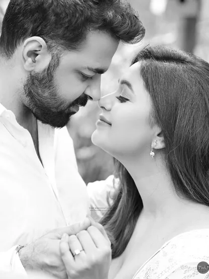 A classic romantic pose, captured in a clean black and white edit. This style of pre-wedding photography is timeless and focuses entirely on the couple's bond.
