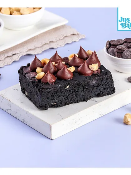Our gluten-free chocolate hazelnut brownie is rich, fudgy, and topped with creamy chocolate peaks and whole hazelnuts.