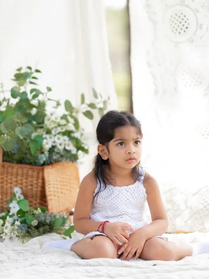 Another beautiful portrait of the little girl, capturing her natural expression. I always take time to get individual shots of the children during a family session.