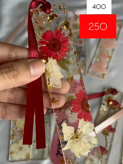 This bold red floral mini bookmark is sure to stand out between the pages.