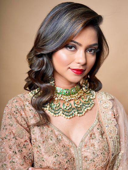 This image showcases the soft waves in the hair that complement the romantic makeup look. My hairstyling module is designed to work in synergy with the makeup course.