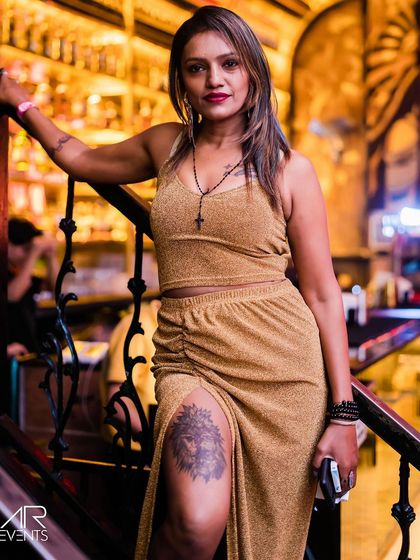 A guest showing off her leg tattoo.